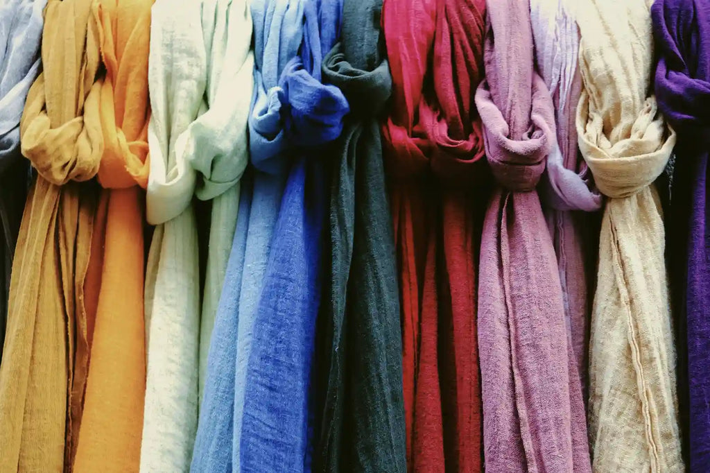 Entdecken Sie die Kunst der Farbkombinationen in der Damenmode bei Sovavi. Von zeitloser Eleganz bis zu mutigen Statements - lassen Sie sich inspirieren! Besuchen Sie unseren Shop-Sovavi für Ihren einzigartigen Look!